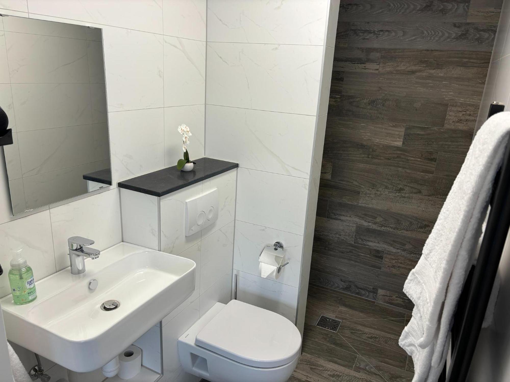 Cosy Apartment Near Center Landgraaf Bagian luar foto